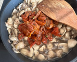 Foto del paso 3 de la receta: Tallarines con champiñones y tomate seco