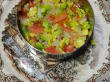 Tartar de aguacate y langostinos cocidos