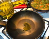 Foto del paso 3 de la receta: Bacalao con salteado de espárragos y gambas