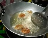 A picture of step 5 of Kuttu Pakori.