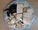 Foto langkah ke 2 dari resep Tom Yam Tahu Jamur Vegetarian.