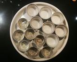 Φωτογραφία βήματος 1 της συνταγής Muffins με μύρτιλα, ξύσμα λεμονιού και παπαρουνόσπορο