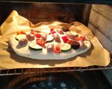 Foto del paso 4 de la receta: Coca de verduras y salchichas de pollo