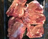 Foto del paso 1 de la receta: Chuletas de cerdo a la importancia con timbal de arroz blanco