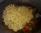 Foto langkah ke 4 dari resep Mie goreng keriting Telur Asin.