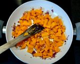 Une image de l'étape 2 de Linguines à la crème de butternut et miso au yuzu.