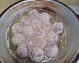 Foto langkah ke 6 dari resep Onde Onde Ubi Ungu Isi Coklat.