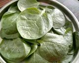 A picture of step 1 of Malbar Spinach Tambuli.