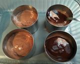 Φωτογραφία βήματος 8 της συνταγής Cheesecake με Πραλίνα Φουντουκιού και Πουράκια Σοκολάτας