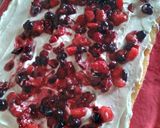 Foto del paso 10 de la receta: Arrollado de frutos rojos y crema