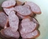 Hình bước làm 1 của món Xúc xích sốt tương