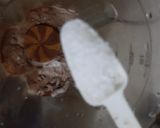 A picture of step 2 of Chocolate shake.