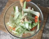 Foto langkah ke 3 dari resep Salad Wortel dan Timun.