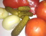 Foto del paso 1 de la receta: Ensalada criolla con pepinillos..
