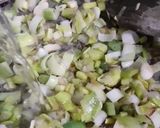 Foto del paso 1 de la receta: Pasta con salsa de puerro al vino blanco🍝