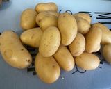 Une image de l'étape 1 de Purée de pommes de terre au gingembre, ail, curcuma et coriandre.