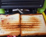 A picture of step 5 of Cheese spread vegetable sandwich.