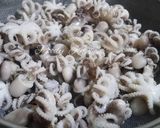 Foto langkah ke 3 dari resep Jjukumi Bokeum (Tumis Bayi Gurita Pedas).