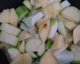 Foto del paso 2 de la receta: 🥣Crema de repollo y manzanas 🍏