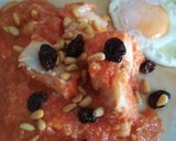 Foto del paso 4 de la receta: Bacalao con tomate, pasas y piñones