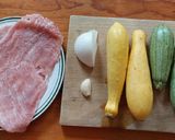 Foto del paso 1 de la receta: Bisteces de puerco con calabacitas, fácil y rápida