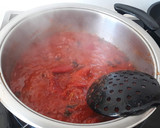 Foto del paso 2 de la receta: Pez espada en salsa de pimientos del piquillo