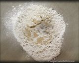 Foto del passaggio 4 della ricetta Pizza Gluten Free Con Polpo e Cipolle di Breme