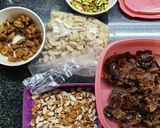 ખજૂર ડ્રાયફ્રુટ ચીકી (Dates Dryfruit Chikki Recipe In Gujarati) રેસીપી સ્ટેપ1ફોટો