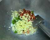 A picture of step 2 of Masala maggie.