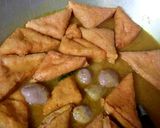 Foto langkah ke 4 dari resep Opor Tahu Telur With Bakso.
