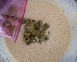 Une image de l'étape 2 de Cake salé olives gruyère saucisse.