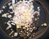Foto del paso 2 de la receta: Timbal de habichuelas con puré de patata brócoli y jamón