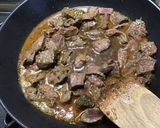 Une image de l'étape 6 de Bœuf mariné sauté aux épices créoles et pommes grenailles.
