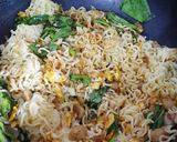 Foto langkah ke 5 dari resep Mie Goreng Pedas (Indomie).