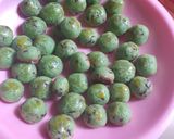 Foto langkah ke 4 dari resep Pandan Button Cookies.