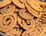 A picture of step 4 of Chakli (Muruku).
