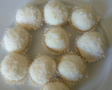 Foto del paso 2 de la receta: Coquitos o bolitas de coco