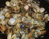 Foto del paso 1 de la receta: Espaguetis con chirlas
