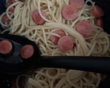 Foto del paso 4 de la receta: Spaghetti con crema de chipotle y salchichas