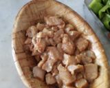 Une image de l'étape 1 de Les brochettes de blanc de poulet mariné 💕.