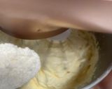 Foto langkah ke 3 dari resep Marmer Cake 6 Telur Lembut, Panggang Oven.