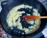 Foto del paso 5 de la receta: Filetes de pechuga de pollo en salsa de champiñones y macis
