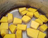 Gambar langkah 4 resipi Masak Lemak Kuning Labu + Daun Mulberi (MENU RAHMAH).