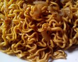 Foto langkah ke 5 dari resep Mie goreng sederhana.