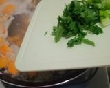 Foto langkah ke 3 dari resep Sop Ayam Simple.