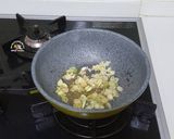 Hình bước làm 2 của món Canh thịt bò khoai tây 소고기 감자 국