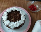 A picture of step 5 of Black forest ice cream cake.