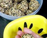 सफेद और काले तिल के सौफ्ट लड्डु (White & Black Til Ke Soft Ladoo ki recipe in hindi) रेसिपी चरण 7 फोटो