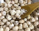 A picture of step 2 of Spicy Garlic Makhana.