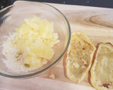 Foto del paso 2 de la receta: Patatas asadas rellenas con salmón ahumado, encurtidos y eneldo